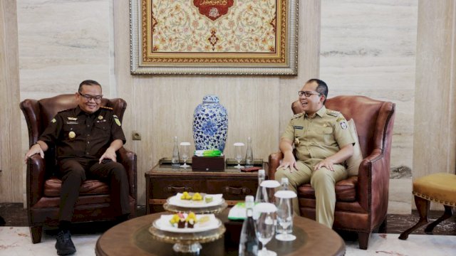 Wali Kota Makassar Mohammad Ramdhan Pomanto bersama Kepala Kejaksaan Negeri (Kejari) Makassar Nauli Rahim Siregar 