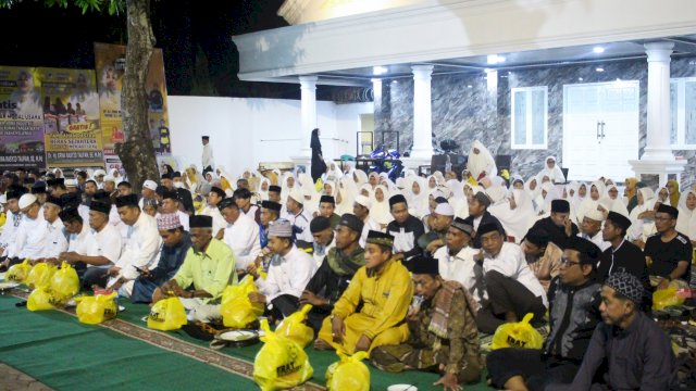 Keluarga besar Partai Golkar Kota Parepare menyelenggarakan dzikir dan doa bersama dalam rangka memperingati 10 Muharram 1446 Hijriah. 