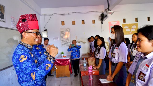 Prof Zudan Beri Bimbel Gratis Masuk Perguruan Tinggi dan Beasiswa Doktoral untuk Guru SMAN 5 Tator