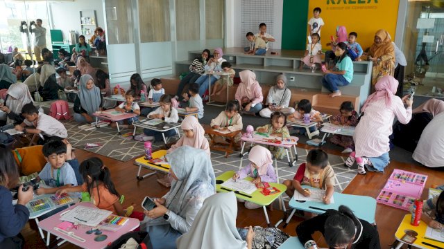 Keseruan perayaan Hari Anak Nasional 2024 di Wisma Kalla, Jumat (26/7/2024). Acara ini diikuti oleh puluhan anak karyawan dengan beragam kegiatan menarik, mulai dari fun games hingga lomba mewarnai.