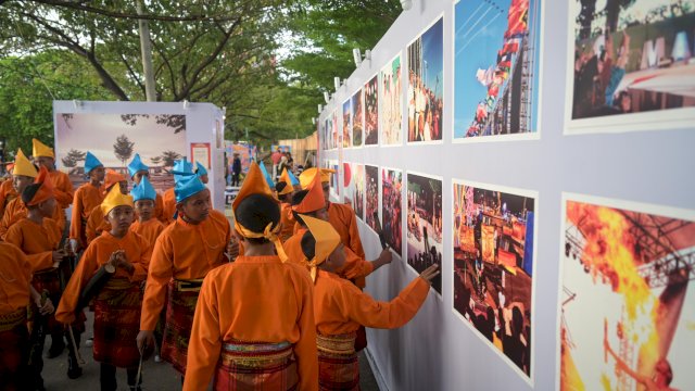 Hari Terakhir Pameran Foto F8 Makassar Dibanjiri Pelajar SD-SMP