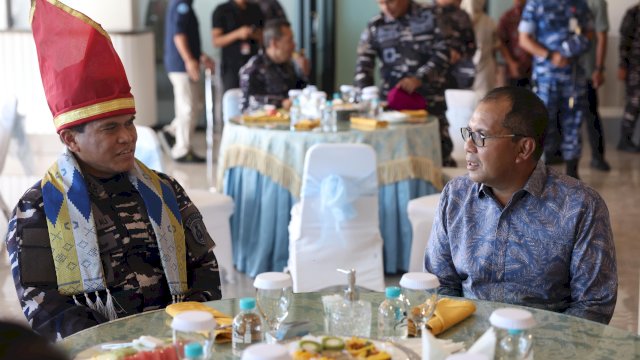 Danny Pomanto dan Indira Yusuf Ismail Sambut Kedatangan KSAL di Makassar