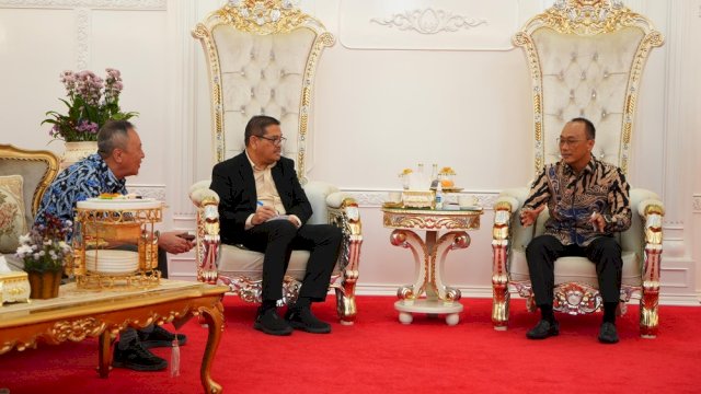 Prof Zudan saat menerima rombongan dari PT ASI, di Rujab Gubernur Sulsel, Kamis, 8 Agustus 2024. 