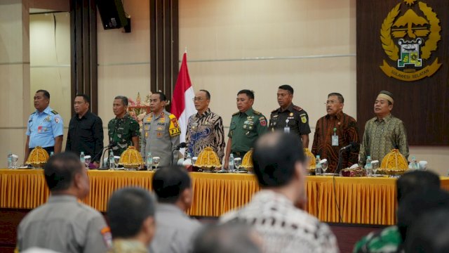 Penjabat Gubernur Sulsel, Prof Zudan Arif Fakrulloh di Rapat Koordinasi Daerah (Rakorda) Forum Komunikasi Pimpinan Daerah (Forkopimda) Provinsi Sulsel untuk menghadapi Pilkada Serentak 2024.