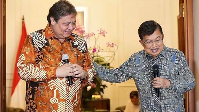Ketua Umum Golkar Airlangga Hartarto bersama senior Golkar Jusuf Kalla