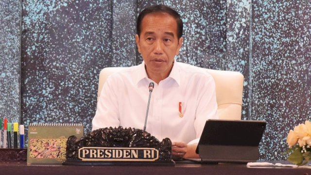 Presiden Joko Widodo (Jokowi) memimpin Sidang Kabinet Paripurna (SKP) di Istana Garuda, Ibu Kota Nusantara, Kalimantan Timur, Senin (12/08/2024). (Humas Setkab/Rahmat)
