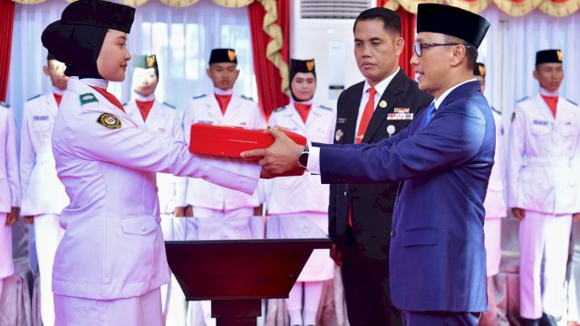 Kukuhkan Paskibraka Sulsel, Prof Zudan Minta Fokus Pada Tugas