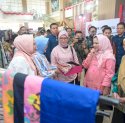 Indira Yusuf Ismail Dampingi Ibu Negara dalam Bimtek Hortikultura dan Tinjau Produk Kerajinan di Makassar