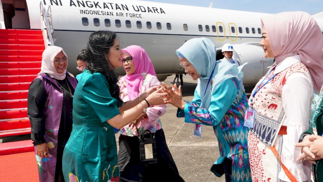Ninuk Triyanti Zudan Dampingi Ibu Negara Iriana Saat Kunker di Sulsel