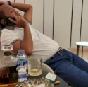 Viral Foto Mirip Bahlil Minum Whisky Seharga Rp29,5 Juta