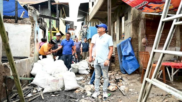 Beni Iskandar Salurkan Bantuan ke Korban Kebakaran di Kaluku Bodoa