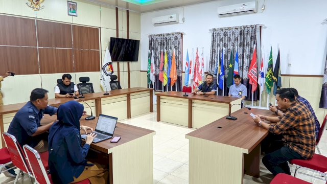 Bawaslu Awasi Klarifikasi Pengunduran Diri Hermanto Sebagai Caleg Hanura di KPU Parepare