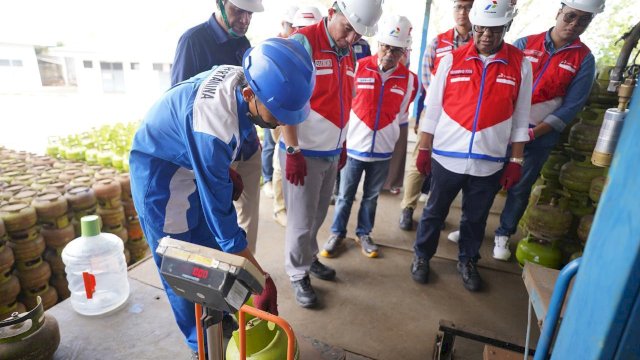 Pastikan Kualitas dan Keamanan, Komisaris Pertamina Tinjau Langsung Fasilitas di Makassar