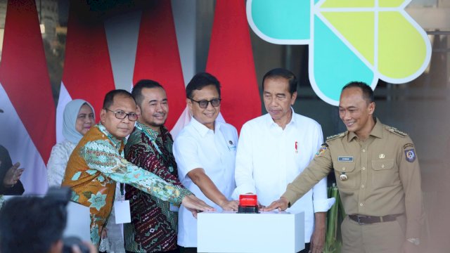 Danny Turut Dampingi Presiden Jokowi Resmikan RS OJK Makassar