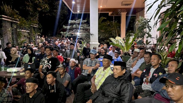 Simpatisan UJI - SAH Nobar Timnas Vs Australia di Rumah Pemenangan