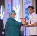 Ketua TP PKK Kota Makassar Serahkan Penghargaan kepada OPD di HKG ke-52