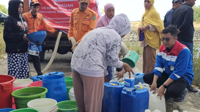Pertamina Patra Niaga Salurkan Bantuan Air Bersih untuk Atasi Krisis Kekeringan di Maros