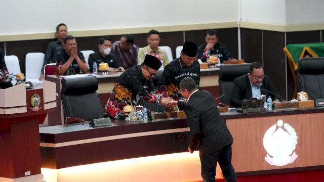Sekda Jufri Rahman Dapat Ucapan Selamat Ulang Tahun di Paripurna DPRD Sulsel