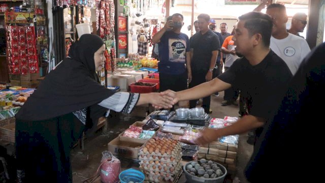 Tasming Hamid-Hermanto Disambut Antusias Pedagang Saat Kunjungan ke Pasar Labukkang