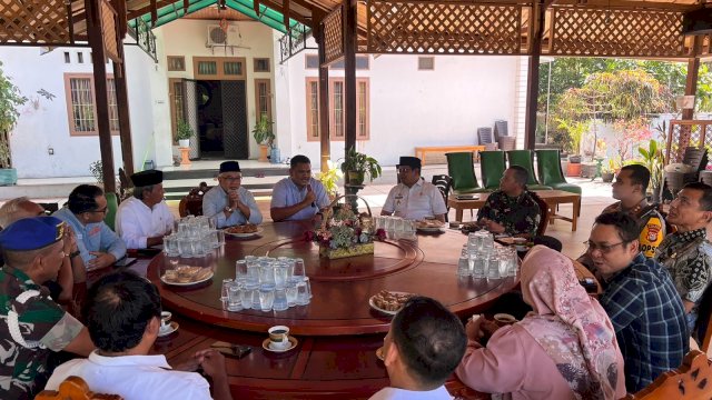 Pertemuan PJ Bupati Bantaeng dan Paslon Bupati Uji - Sah. 