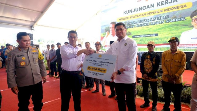 Bersama Komjen Fadil Imran, Amran Sulaiman Guyur Bantuan Puluhan Miliar ke Petani Gowa