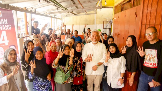 Amri Arsyid Yakinkan Ibu-Ibu di Malimongan Terkait Program Bantuan Usaha 10 Juta