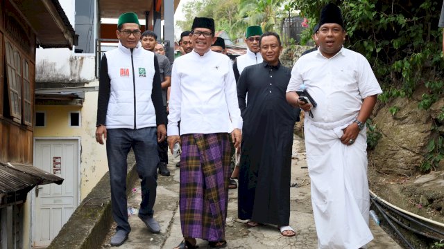 Hormati Ulama, Azhar Arsyad Ziarah ke Makam Pendiri As'adiyah