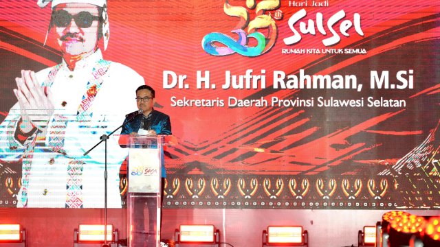 Ribuan Warga Rayakan HUT Sulsel, Disuguhkan Artis dan Fashion Show