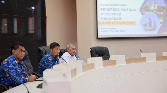 Rakor Bersama Tim DJPb Sulsel Dalam Rangka Capaian Progres Kinerja APBN dan APBD Makassar, di Balai Kota, Kamis, (17/10/2024).