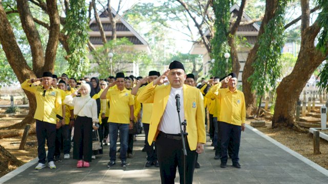HUT Golkar ke-60: Appi Tebar Semangat Kemenangan dan Ziarahi Pahlawan Panaikang
