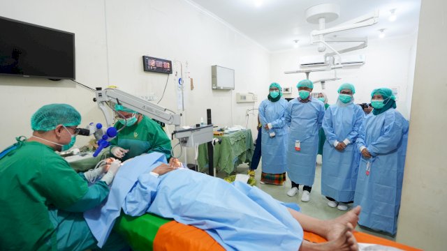 Warga Bersyukur Operasi Katarak Gratis HUT Sulsel Hanya Bawa KTP dan KK