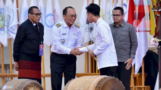 Didampingi Prof Zudan, Gibran Sapa Warga Toraja di Penutupan Sidang Raya PGI