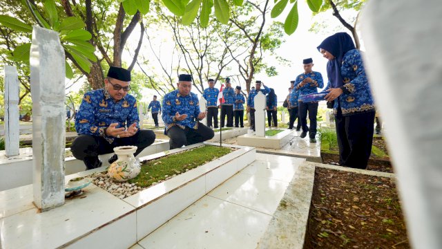 Sambut HUT KORPRI ke-53, Jufri Rahman Ziarah ke Taman Makam Pahlawan Panaikang