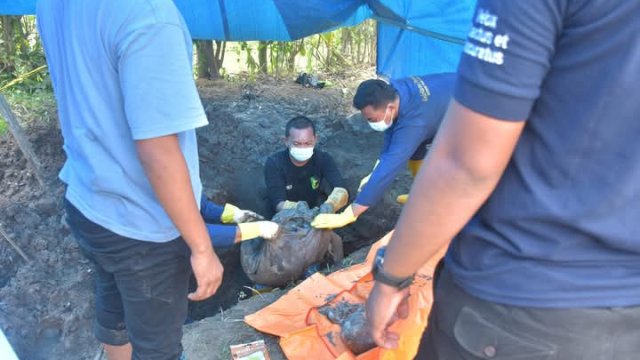 Polres Bulukumba Bongkar Kuburan Korban Pembunuhan untuk Autopsi