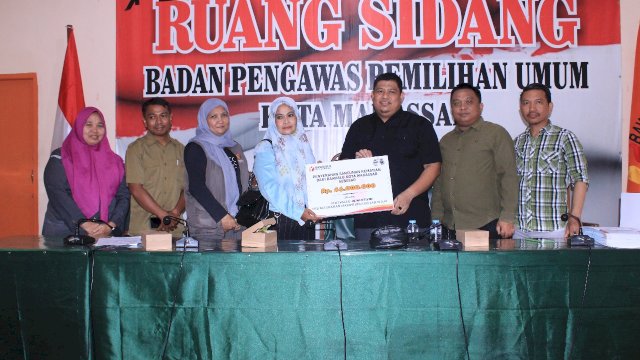 1 PKD Gugur saat Bertugas, Bawaslu Makassar Berikan Santunan