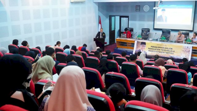 Taufan Pawe Jadi Narasumber di FISIP Unhas, Bahas Tata Kelola Pemerintahan Daerah