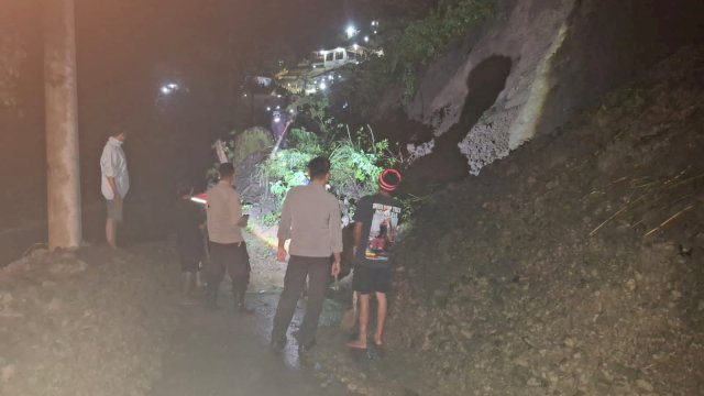 Hujan Deras Picu Longsor di Malino, Akses Jalan Terputus