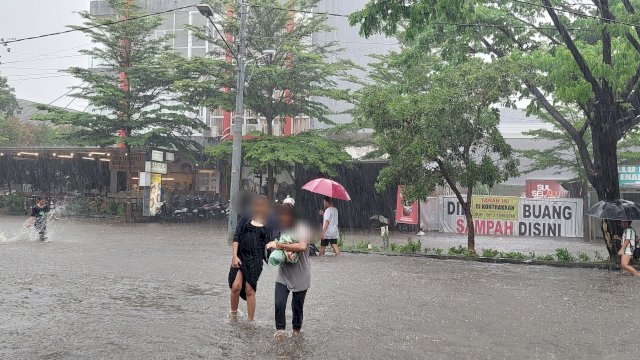 Hujan Lebat Guyur Makassar, Genangan Air Capai 50 Centimeter di Sejumlah Titik