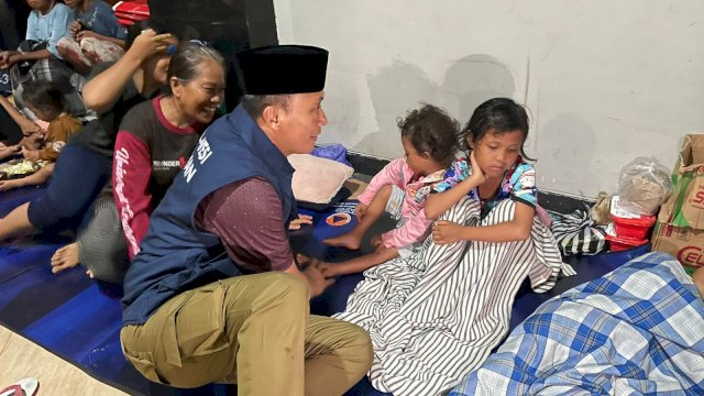 225 Pengungsi Korban Banjir di Makassar Terima Bantuan Langsung dari Penjabat Gubernur Sulsel