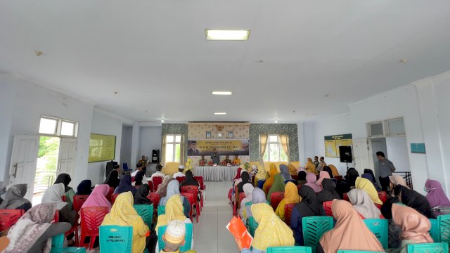 Masyarakat Pangkep Terharu dengan Kunjungan Reses Taufan Pawe