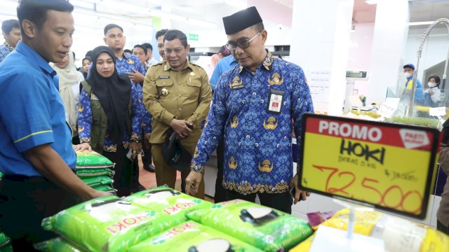 Jelang Nataru, Pj Sekda Tinjau Harga Pasar Tradisional dan Swalayan