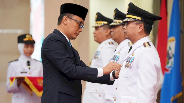 enjabat Gubernur Sulsel Prof Zudan Arif Fakrulloh melantik tiga Pj Bupati