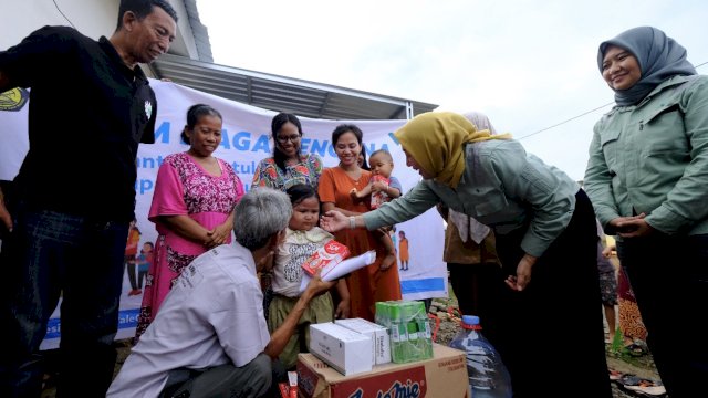 PT Vale Bantu Korban Banjir Barru dan Soppeng 