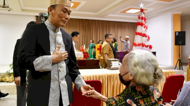 Penjabat Gubernur Sulsel Prof Zudan Arif Fakrulloh melakukan pemantauan di tiga gereja dalam rangka pelaksanaan misa malam Natal 2024, Selasa malam, 24 Desember 2024