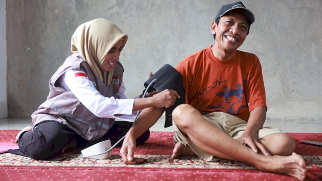 Tim Medis Pemkot Makassar Siaga Obat-obatan hingga Ambulans Buat Warga Korban Banjir