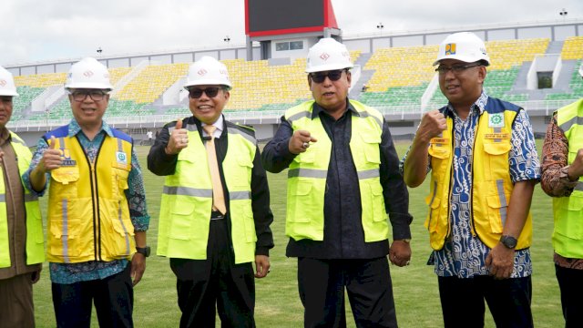 Taufan Pawe Tinjau Progres Renovasi Stadion Gelora BJ Habibie di Parepare
