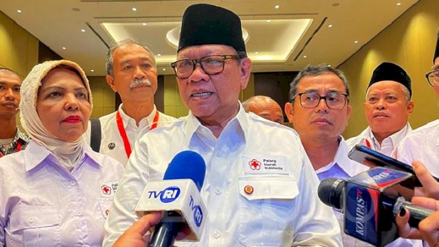 Politikus senior Partai Golkar Agung Laksono