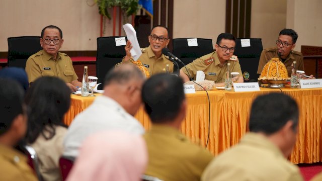 Penjabat Gubernur Sulsel, Prof Zudan Arif Fakrulloh saat Press Conference dengan jurnalis dari berbagai media, di Kantor Gubernur Sulsel, Selasa, 31 Desember 2024. 
