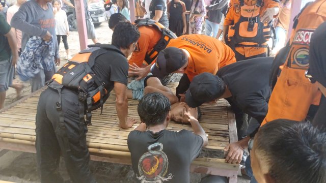 Remaja Tenggelam di Pantai Lumpue Parepare, Tim SAR Nataru Berhasil Selamatkan Korban
