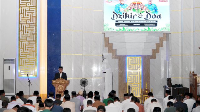 Ribuan Jemaah Padati Masjid 99 Kubah di Makassar untuk Zikir dan Doa Akhir Tahun